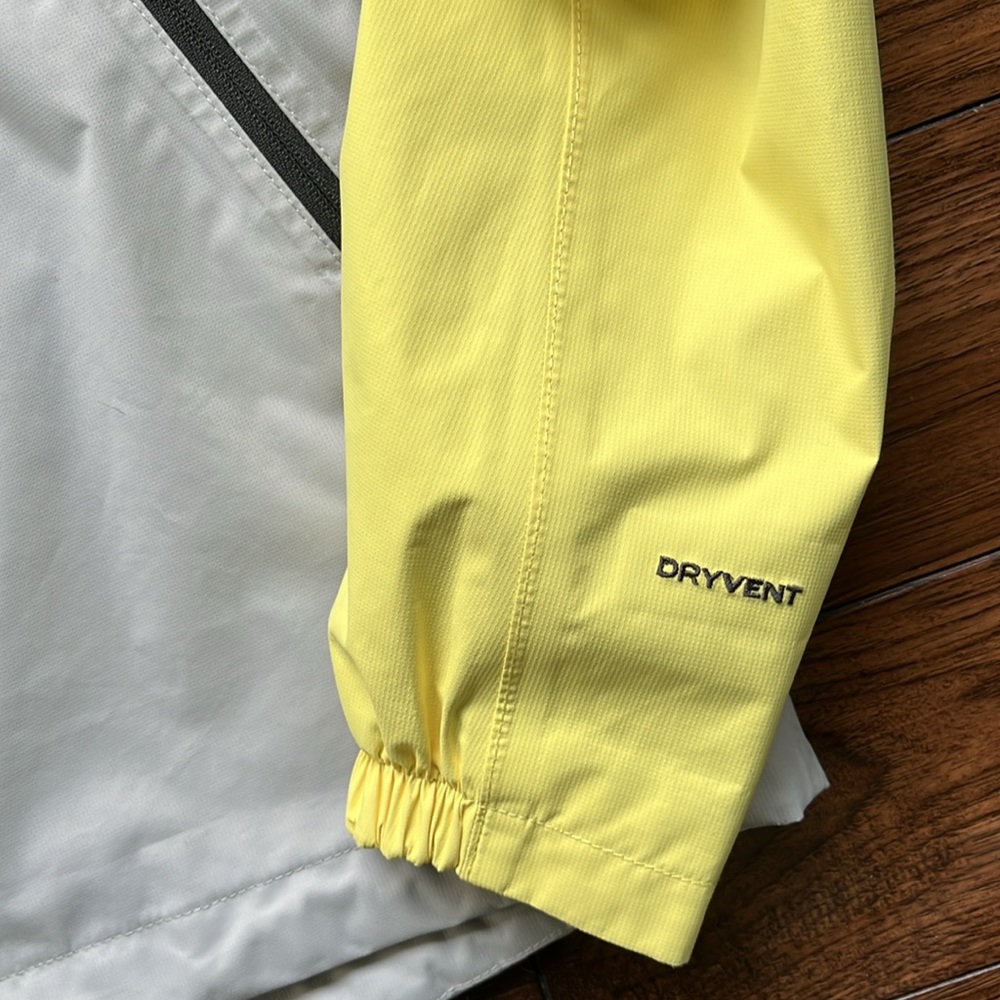 The North Face Rain Jacket - Picture 3 of 8